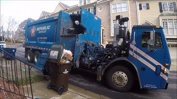 Revving & Lid Flipping Heil Multitask Side Loader Garbage Truck