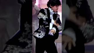 TAEHYUNG LET US BREATHE!! YOU'RE SO HOT 🔥🔥🔥#BTSV #TAEHYUNG #BTS #JazeCarDen