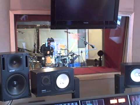 Shawn Pelton recording drums for Claire London's d...