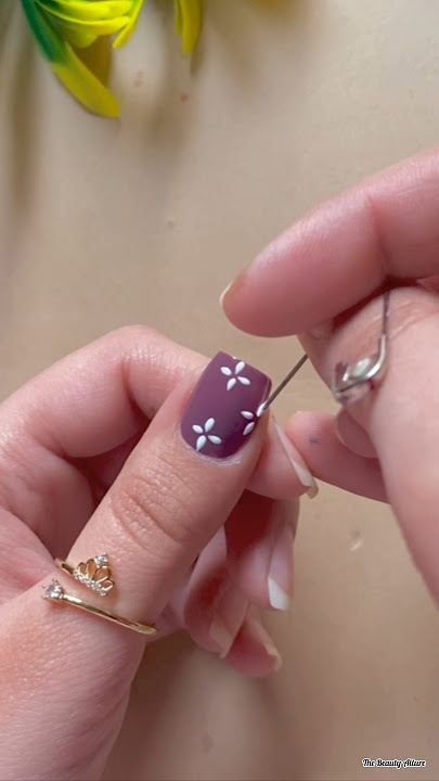💅🧷Easy safety pin nail art design #nailart2024 #youtubeshorts #shorts