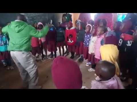 Video: Nini Cha Kumpa Mwalimu Wa Chekechea Kwa Mwaka Mpya