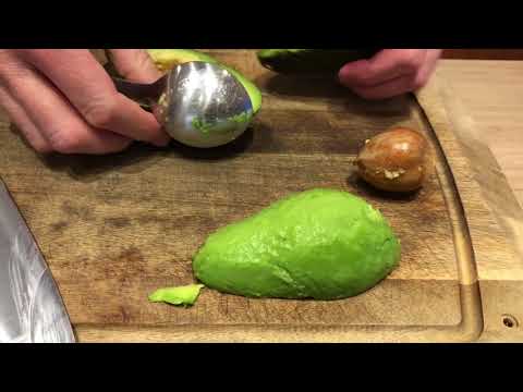 Video: Sådan Skræller Du En Avocado