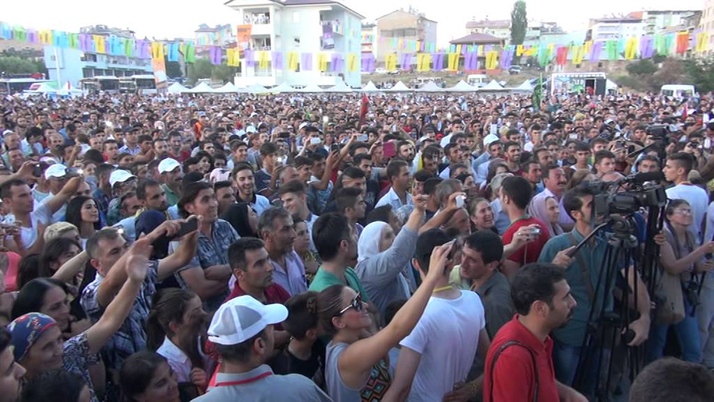 SELAHATTİN DEMİRTAS KARAKOÇAN MAZLUM DOĞAN AÇILIŞ (VİDEO 1)