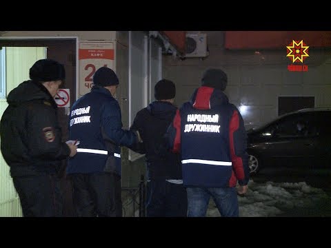 Поддерживать общественный порядок в Чувашии полицейским помогают народные дружинники.