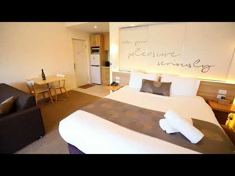 BOATHOUSE RESORT STUDIOS AND SUITES