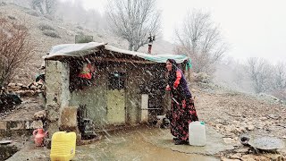 The determination and unyielding spirit of a mother and daughter in difficult life circumstances