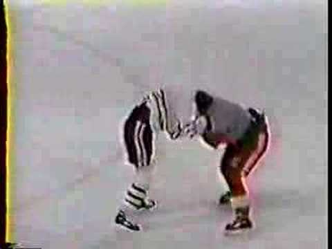 BRAWL! wings/blackhawks - mccarty/russell pre season 93-94