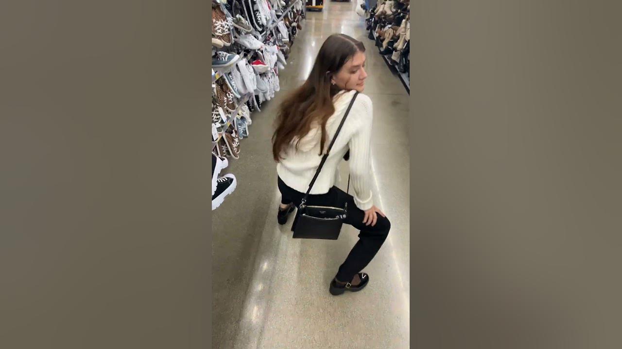 girl-with-crazy-gyatt-in-walmart-youtube
