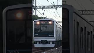 【すれ違う小田急3000形】各駅停車藤沢行3558編成と各駅停車相模大野行3257編成