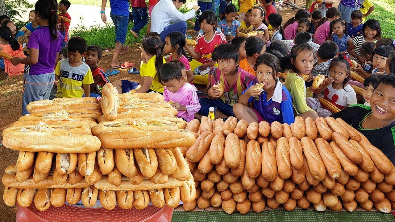 I Love My Village - Preparing 200 Breads For Homeless Kids in My Village