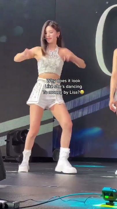 Why does it look like Yeji is Dancing to Money⁉️
