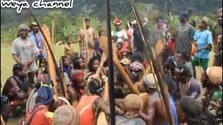 tarian Papua/wisisi suku lanni.Acara dalam rangka perdamaian perang suku.kab puncak jaya distrik ilu