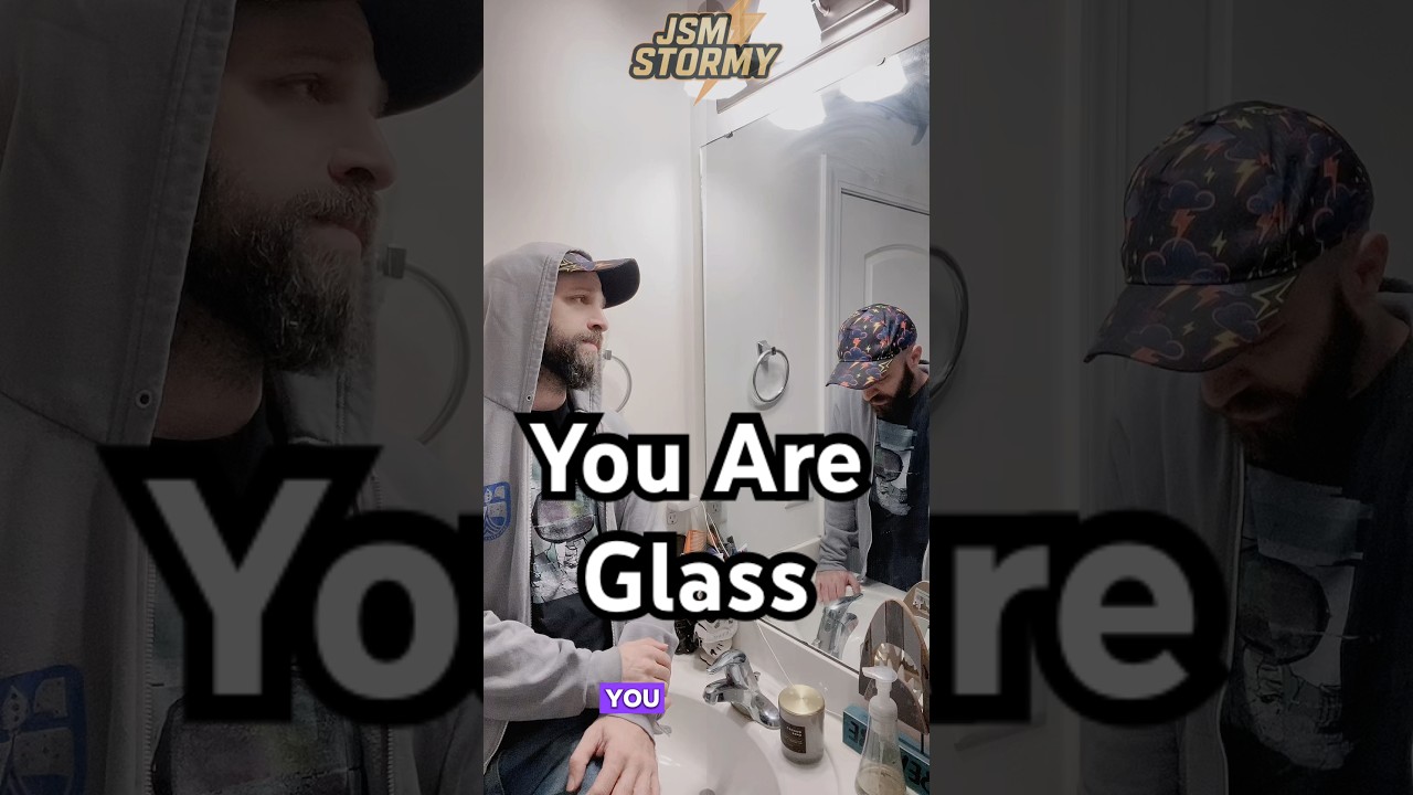 «Ты — стекло» в исполнении Кадена Маккея и Олив Сингс. 