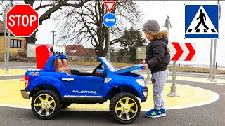 Road Traffic Signs with Thomas - ride on Ford Ranger Power Wheel electric Car