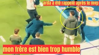 Une Autre Blague Darda Güler Comme Le Personnel La Rappelé Après Avoir Oublié De Prendre Une Photo