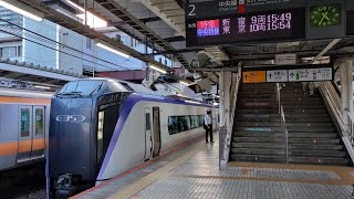 E353系 S115編成 特急あずさ34号新宿行が47分遅れて八王子駅2番線を発車するシーン