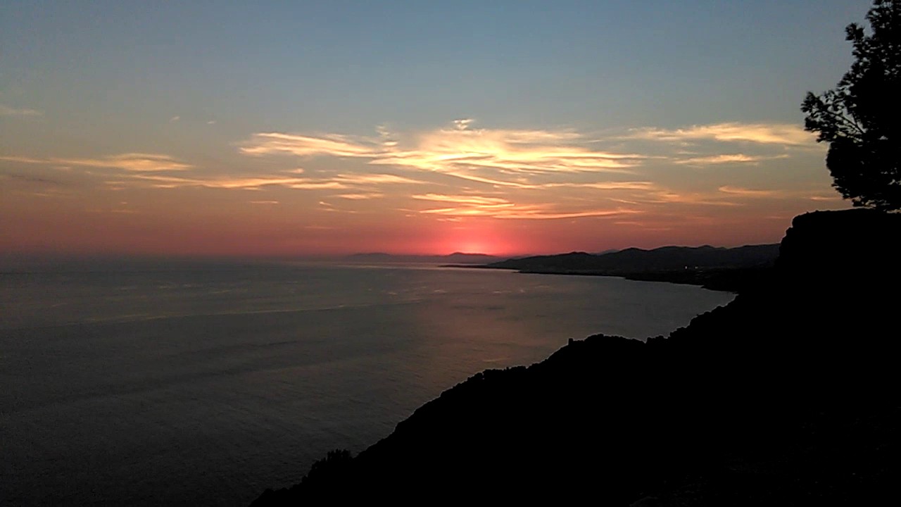 Atardecer en los acantilados de Maro Cerro Gordo, Málaga, Granada, Andalucía, España Septiembre 2016