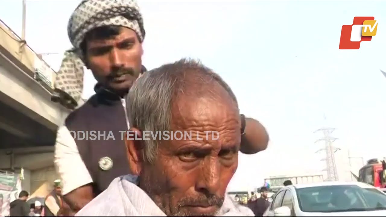 Barber Gives Free Service To Protesting Farmers At Delhi Border