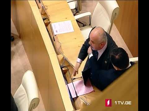 პარლამენტში დეპუტატებს შორის ფიზიკური დაპირისპირება მოხდა