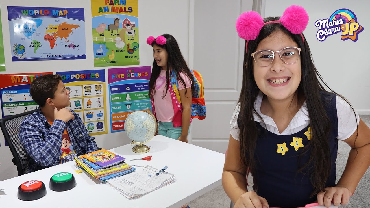 Maria Clara e JP em um dia na escola | Uma história engraçada na sala de aula