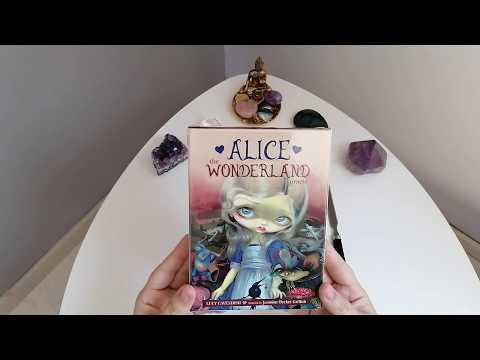 Unboxing: Alice: the Wonderland oracle de Lucy Cavendish