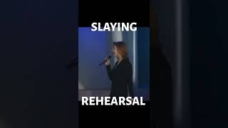 Lara Fabian SLAYING with RESONANCE!#requiempourunfou #larafabian #johnnyhallyday #vocal