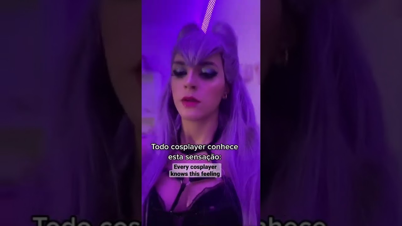 Taking off the shoes 😩💖 #cosplay #leagueoflegends #kdaevelynn #kda #leagueoflegendscosplay