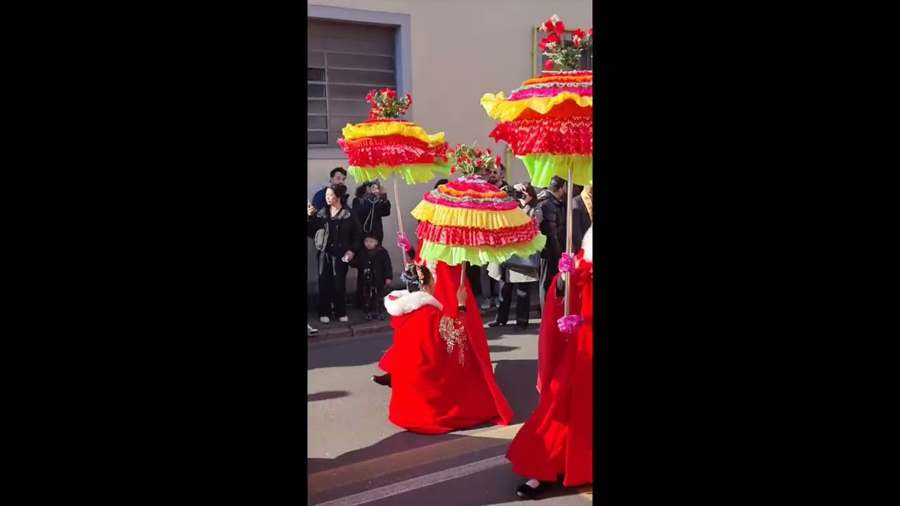 The Chinese New Year parade. La parata del Capodanno cinese a Prato (Saverio Pepe)