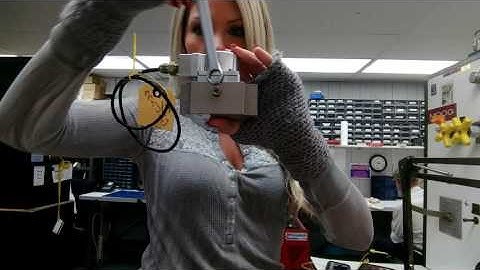 How to null a servo valve