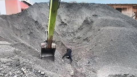 Barge unloading 4850 tons of phosphate rock - Part 2 - Excavator working on barge