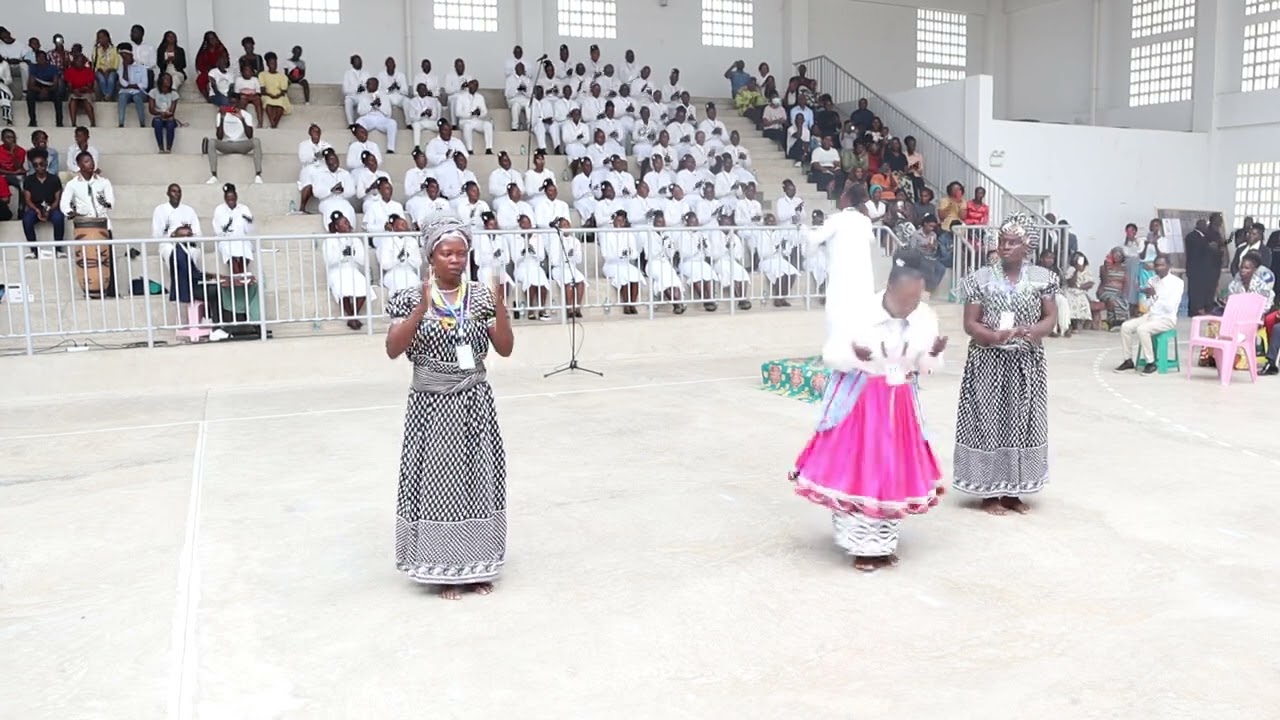 Wewelekete ulu! Ndjovoli y'etu weya - Ação de Graças - SGM