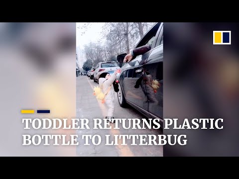 Toddler returns plastic bottle to litterbug in China