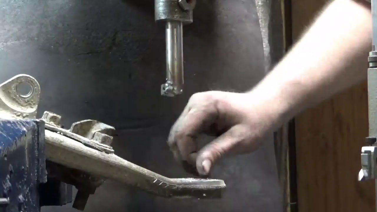 Замена шаровой опоры на не ремонтируемом рычаге подвески - YouTube