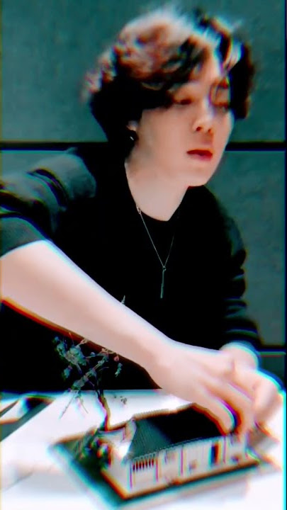 Jimin struggling with his long hair but that 1%😳🥰