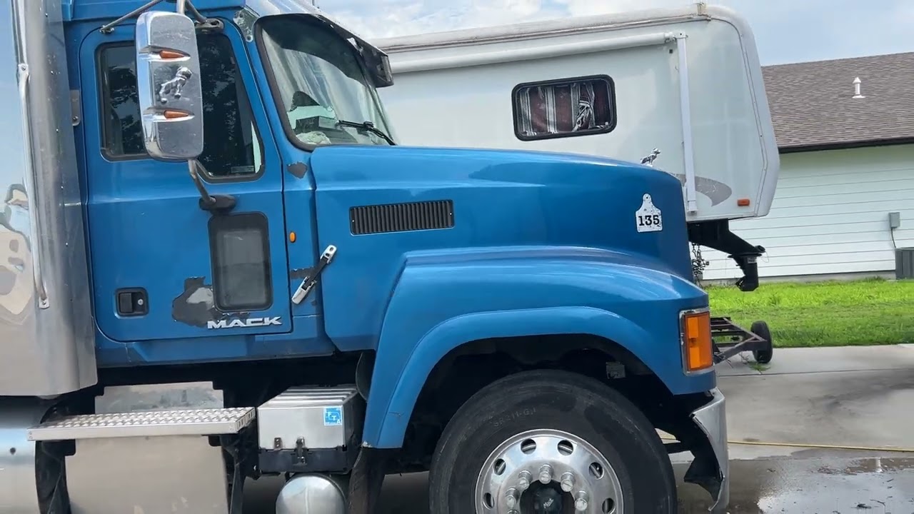 2014 Mack Pinnacle CHU613 Truck