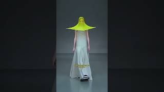 Por Que Os Desfiles De Moda São Tão Bizarros?