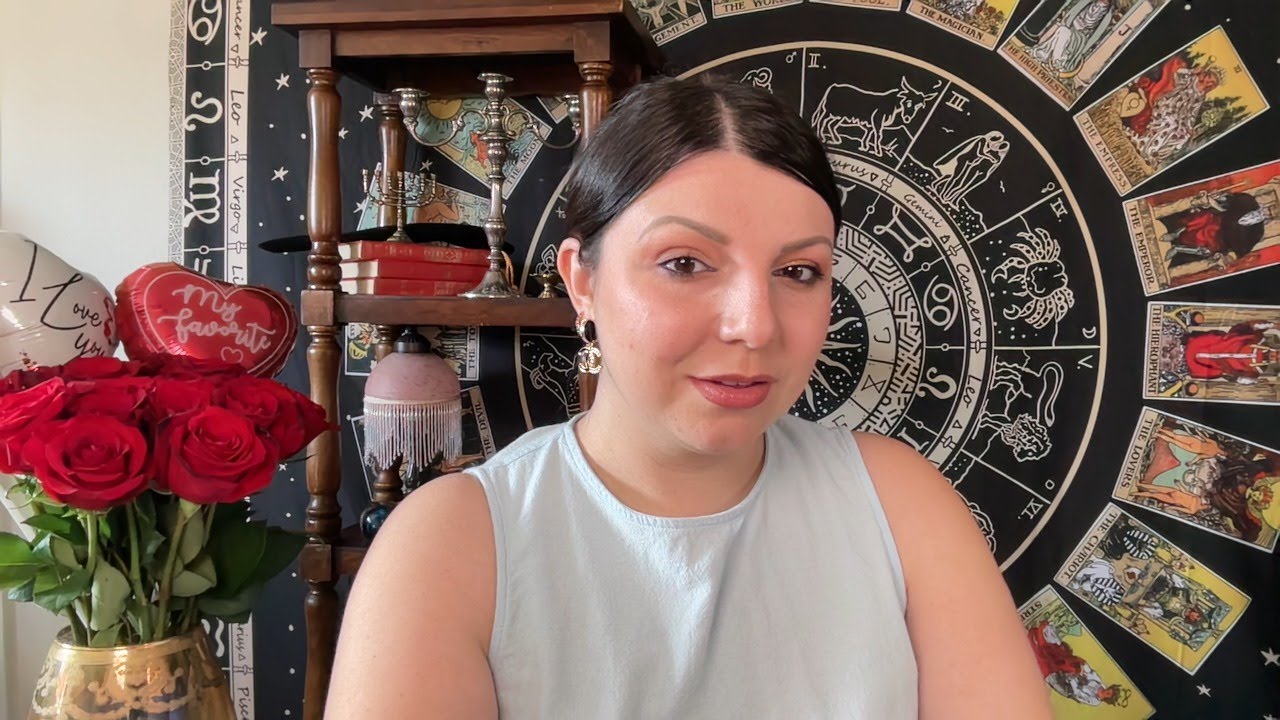 Почему он молчит? Будет ли действовать? Таро Юлия Петрова Прямые Эфиры