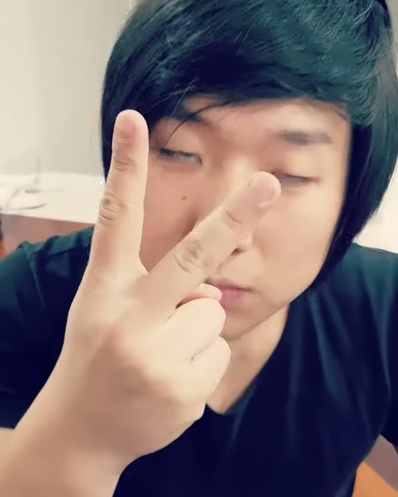 PYONG FAZENDO MÁGICA INCRÍVEL COM BARALHO