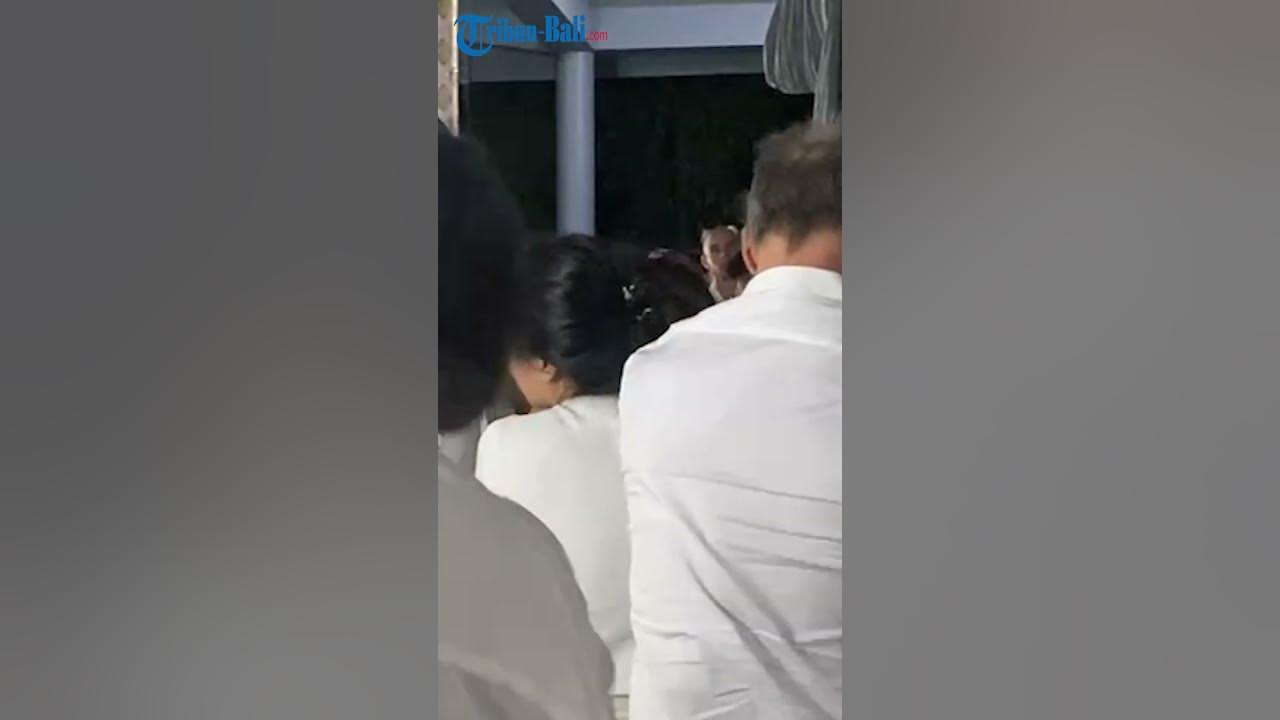 Jennifer Coppen Pingsan Saat Jenazah Dali Wassink Dimasukkan ke Incinerator Krematorium