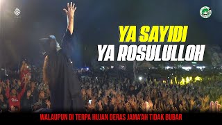 Masyaallah Walaupun Di Terpa Hujan Ribuan Jama'ah Tidak Bubar !!!