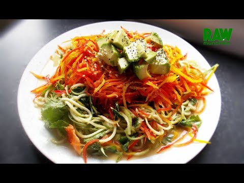 Raw Vegan Zucchini Pad Thai | Rawmunchies.org | Raw Vegan Recipes
