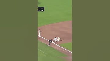 Así fue como yanquiel Fernández fusiló en 3B a Matt Chapman #parati #youtube #mlb #youtubeshorts