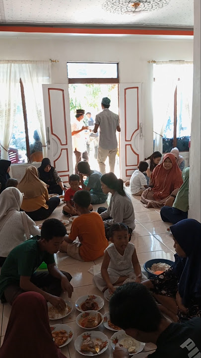 Kalin pernah nggak makan bersama tradisi kayak ginii??ini saprahan yaa guys 🤗
