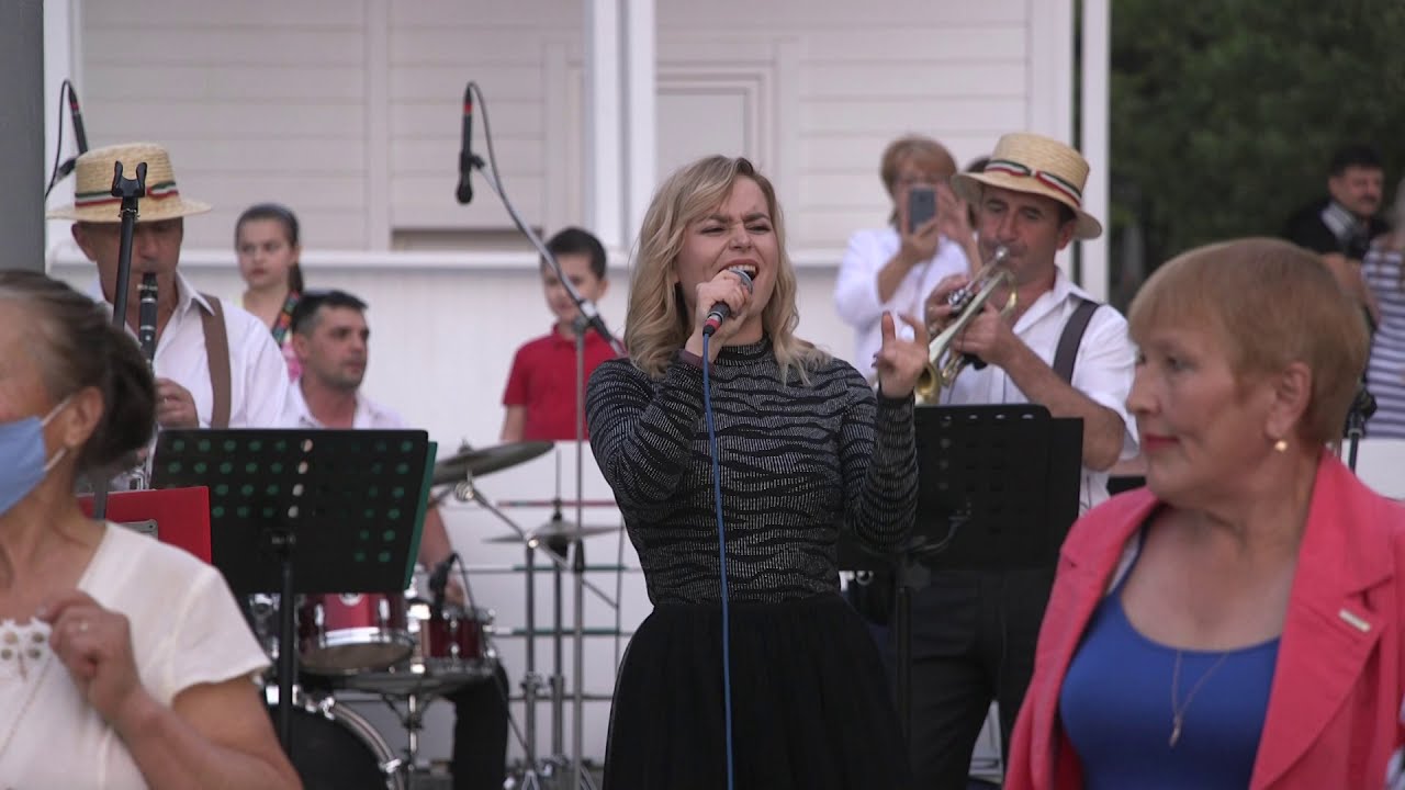 \"Feel good\". Эстрадный оркестр Рыбничане. сол. Людмила Мазур. - YouTube