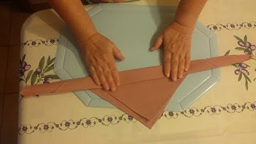 Piegare il tovagliolo a forma di rosa