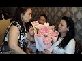 Sandy Trần USA &amp; Bạch Ti&ecirc;n Sinh Tặng Qu&agrave; đặc biệt cho Hồng Ni v&agrave; Kim Ng&acirc;n Nha Trang trong đ&ecirc;m nhạc 