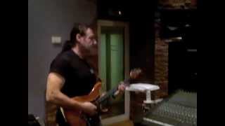 Paco Ventura, guitarrista de Medina Azahara, en estudio