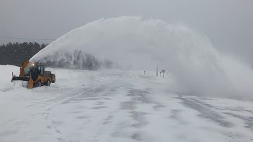 Trackless Ribbon Snowblower Tossing Snow