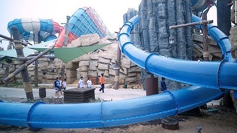 Liwa Loop - Looping WaterSlide (Yas Waterworld)