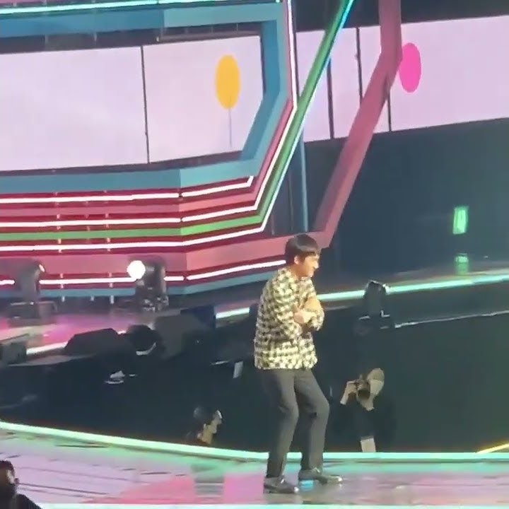 D.O dancing to overdose!😍#exo #suho #lay #DO #chen #chanyeol #baekhyun #kai #sehun #xiumin #exo